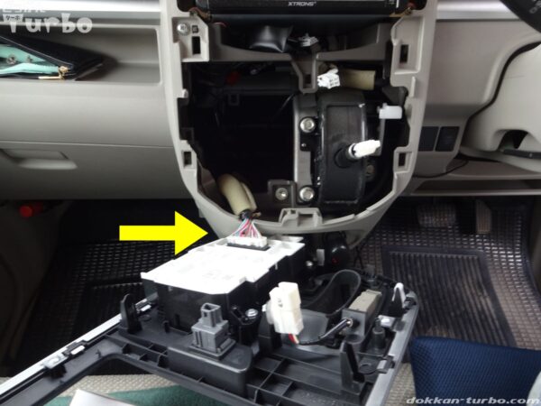 パネルを外したところ