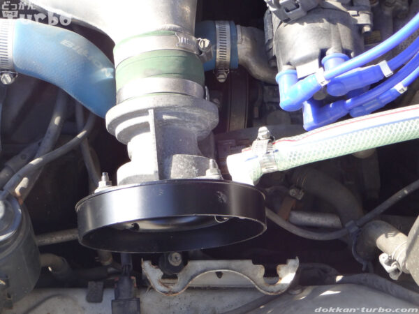 エアフロと台座を車両に取り付け