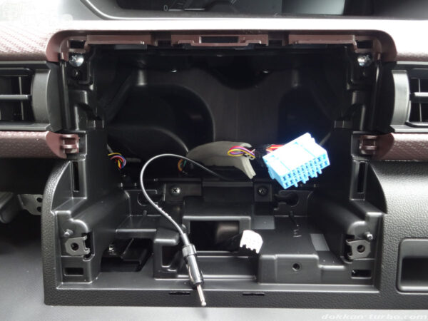 パネルを全て外したところ