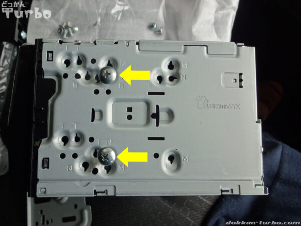 ワゴンRで使用する固定用の穴