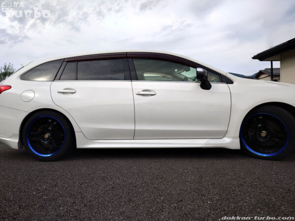 スーパーアドバンレーシングSA3Rを履いたレヴォーグを横から