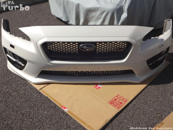 WRX S4の前期型フロントバンパー